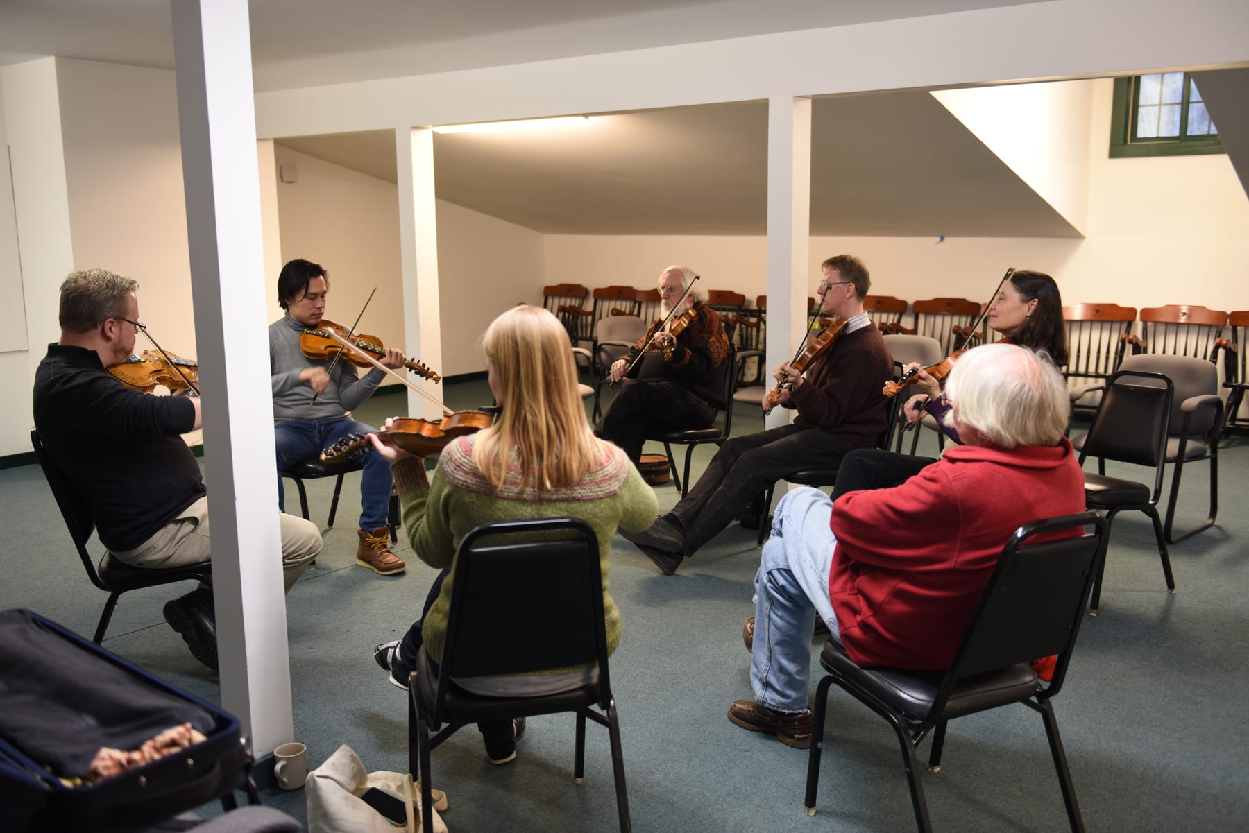 Kenneth de Gala teaching fiddle