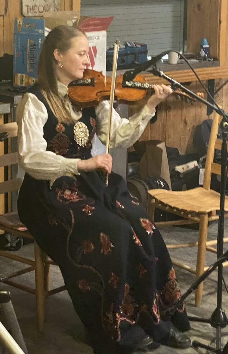 Vilde playing for the Saturday evening dance party at Ski Dance Weekend 2026.