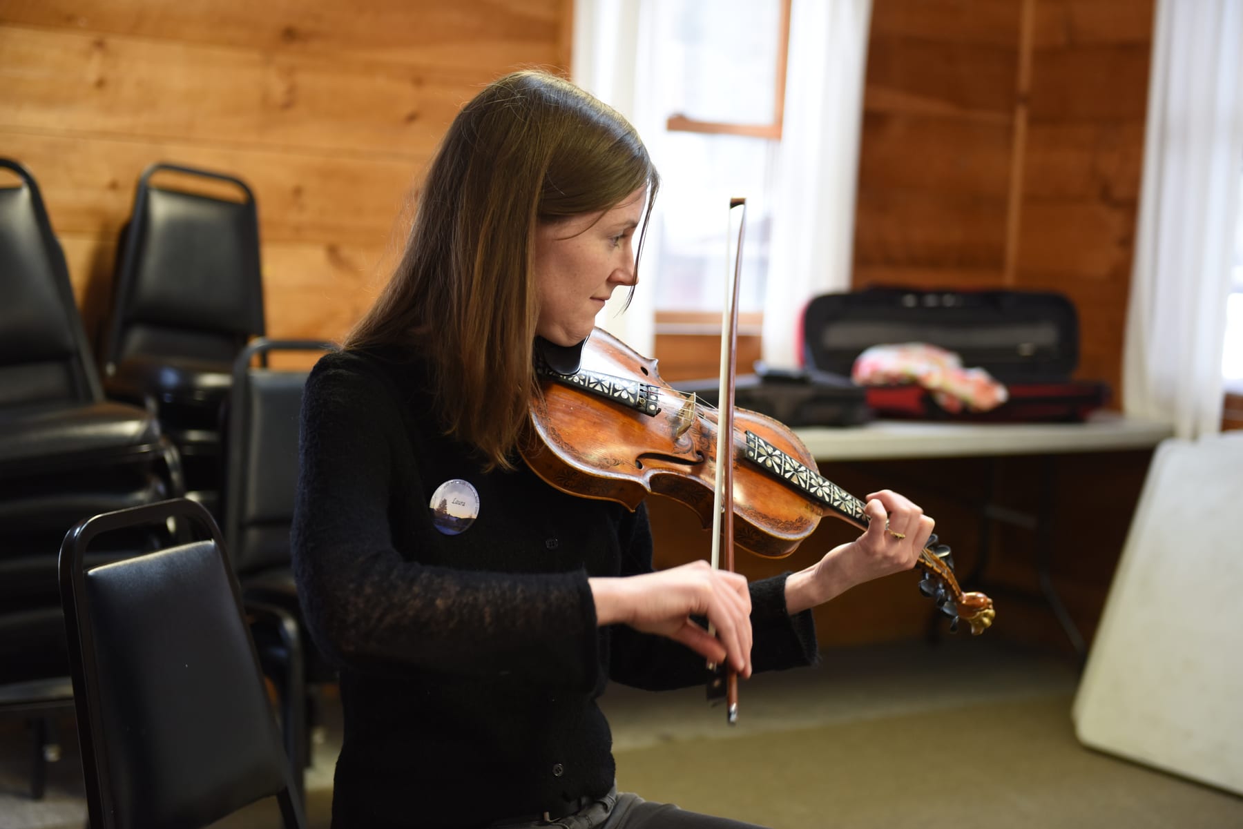 Laura Ellestad playing fiddle for a workshop in the Arts Center at Hulbert Outdoor Center.
